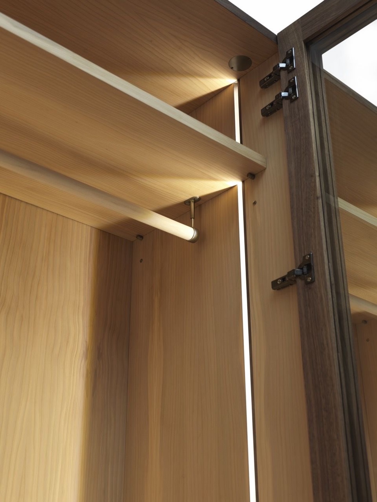 Interior de closet com LED integrado